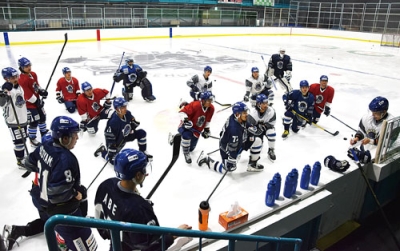 写真:全日本選手権Bで3年ぶりの日本一を狙う日鉄室蘭の選手たち