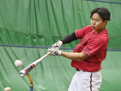 写真：打撃練習する広島・平川＝日南