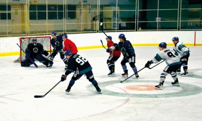 写真:大会を前に練習に励む室蘭スティーラーズの選手