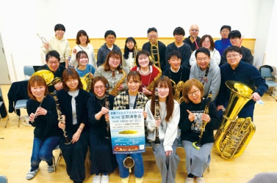 写真：定期演奏会に向けて練習に取り組むメンバー