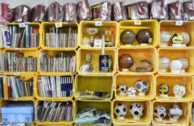 写真：岩手県陸前高田市の「思い出の品」の返却会場＝２０１５年３月