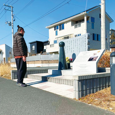 写真：宮城県石巻市門脇町の日和幼稚園被災園児慰霊碑（提供写真）