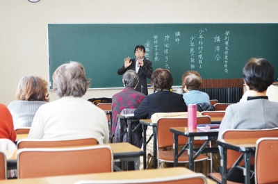写真：少年非行について話す岸田さん
