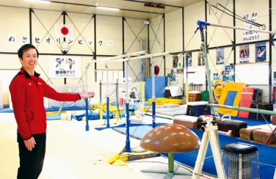 写真：笑顔で説明する代表の畠山正浩さん