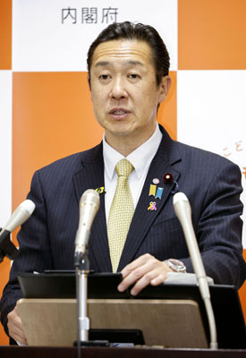 写真：閣議後に記者会見する黄川田男女共同参画相＝１３日午前、東京・永田町