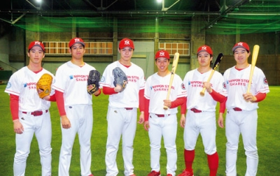 写真：新戦力として活躍が期待される（左から）宮田、原田、吉口、田中、伊藤、川口
