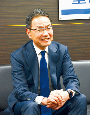 写真：「多角的な事業展開を目指す」と話す瀬邊社長