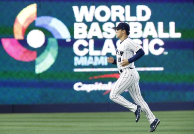 写真:12日、米マイアミのローンデポ・パークで調整するWBC日本代表の山本由伸(共同)