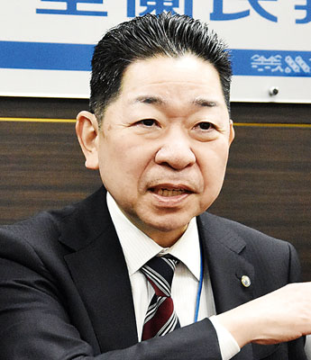 写真：　<b>たかはし・さとる</b>　旭川地方気象台長や札幌管区気象台気象防災部観測整備課長などを歴任。函館市出身。５９歳。