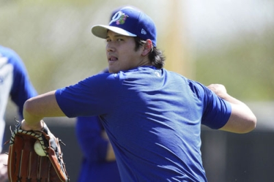 写真：キャッチボールするドジャース・大谷＝グレンデール（共同）