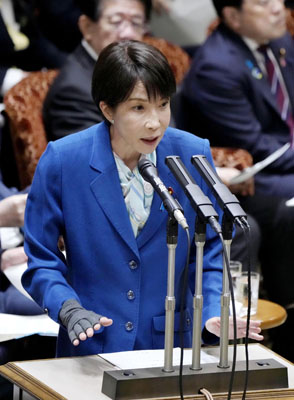 写真：参院予算委で答弁する高市首相＝１７日午前