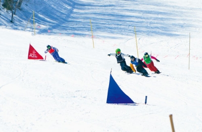 写真：果敢にコースを攻める選手たち