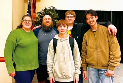 写真：ホストファミリーと