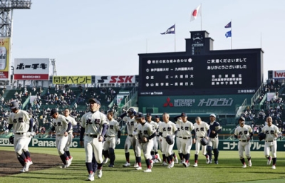 写真：専大松戸に敗れた北照ナイン＝甲子園