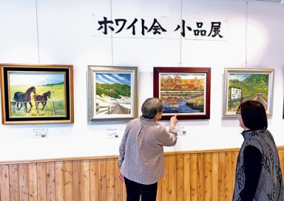 写真:会員による力作23点が並ぶ小作品展