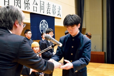 写真：伊達市の芸術文化やスポーツ発展に功績を残したとして表彰される受賞者