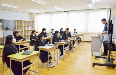 写真:生徒たちが進路選択の参考にした職業講話