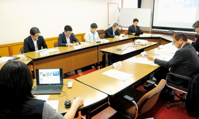 写真:市の施策を巡り意見を交わした中小企業振興会議